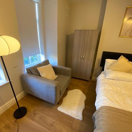 Extra Large Room In New House At Citywest Dublín Exterior foto